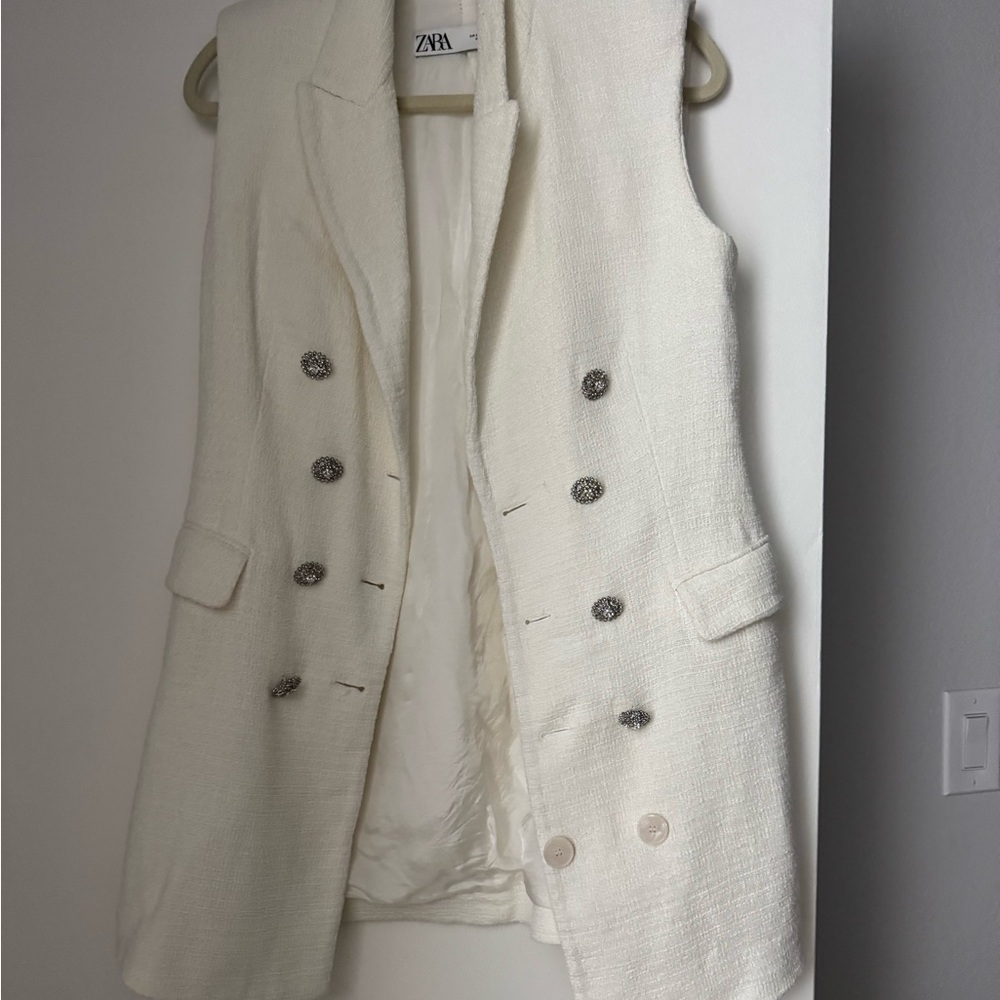 Zara Cream Blazer with Tailored Design